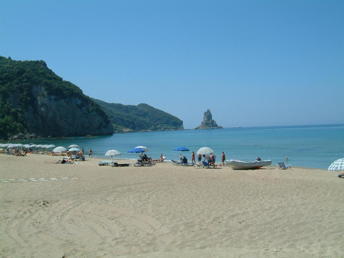 Villa Popi On The Beach Of Agios Gordios Agios Gordios  Bagian luar foto